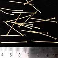 100 forgyldte perlestilke med plade. 30 mm.